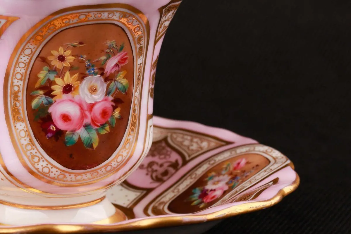 Restaurovaný malovaný porcelánový šálek